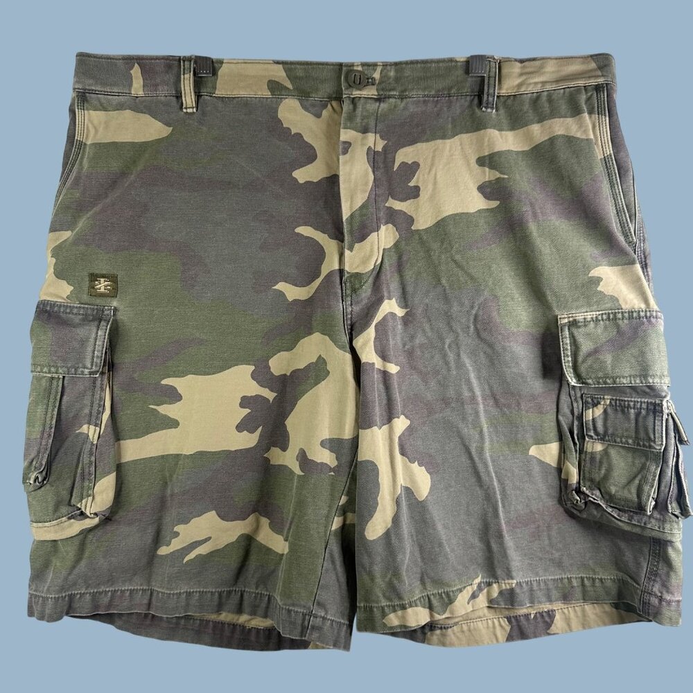 Vintage Izod Mens Camouflage Cargo Shorts 44 Deep Pockets Faded Hunting Nature
